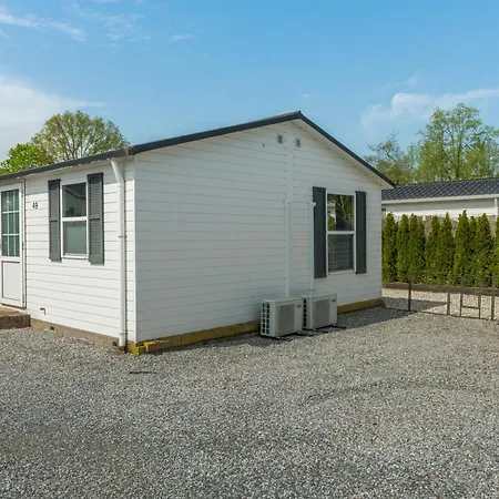 49, Efteling - Beekse Bergen - Dog Friendly Chalet Oisterwijk