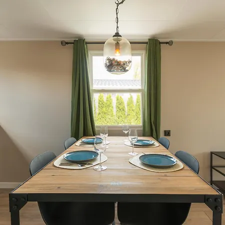 49, Efteling - Beekse Bergen - Dog Friendly Chalet *